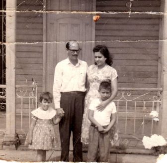 Adelfa Toirac y su familia en 1958 (Cuba)