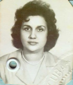 Adelfa Toirac en pasaporte en 1962 (Cuba a Miami)