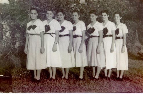 Adelfa y damas de Los Pinos Nuevo en Cuba durante 1950